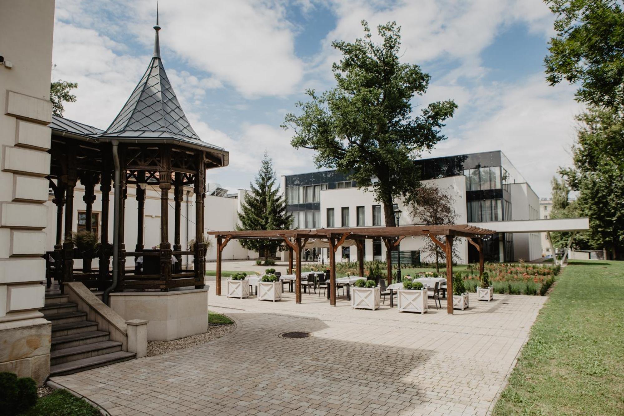 Polanka Conference Center Hotel Krosno Exterior foto
